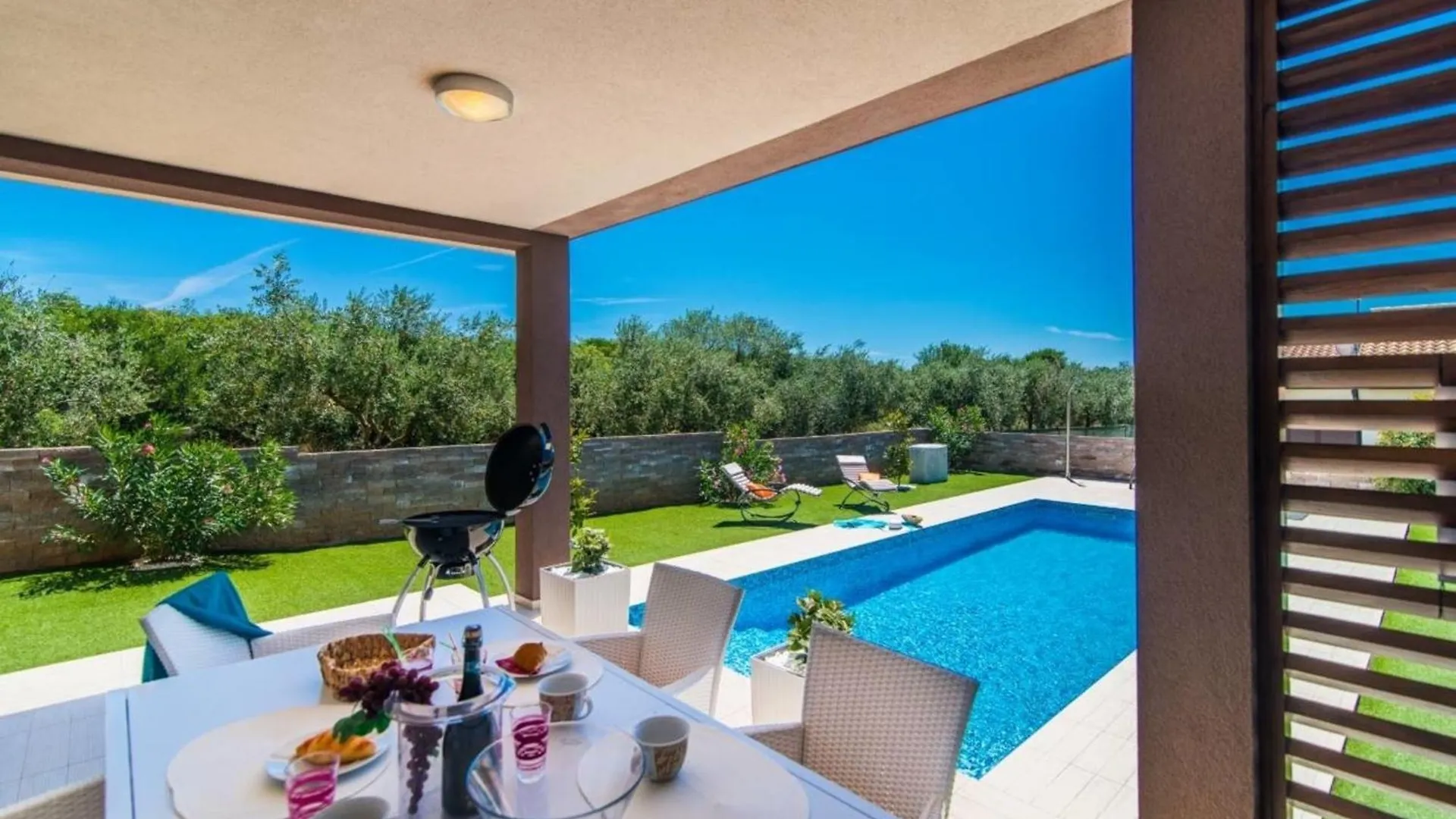 Ferienhaus Mit Privatpool Fuer 8 Personen Ca 180 Qm In Galizana, Istrien Istrische Riviera 0*, Galizana Croatia